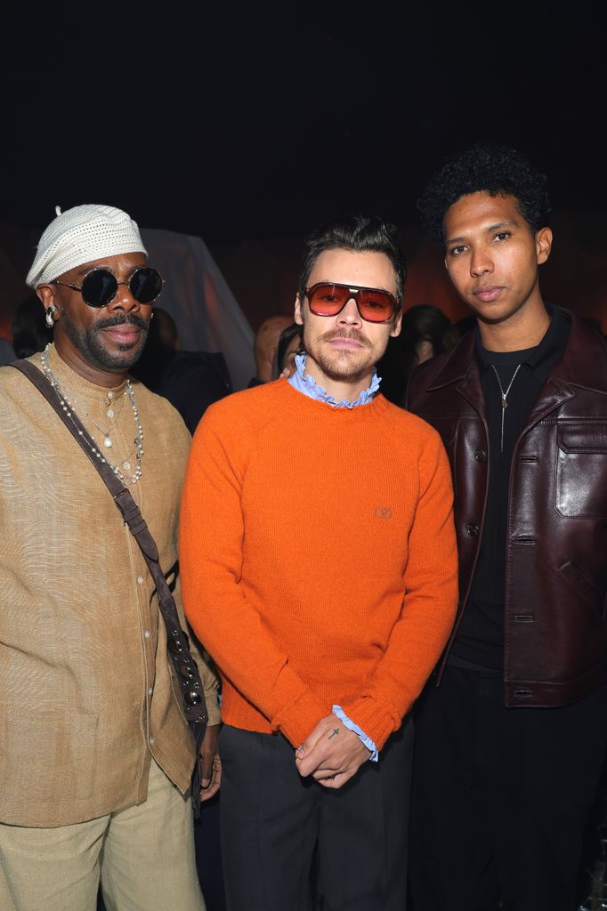 (LR) Colman Domingo, Harry Styles e Tyler Mitchell comparecem ao Valentino Pavillon des Folies Show