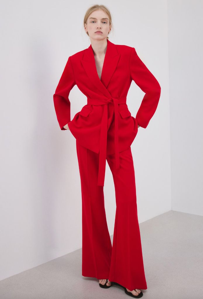 Les tenues BGT 2026 d'Amanda Holden sont une masterclass de style intemporel à 55 ans - achetez son style 10 Costume Rouge Mangue