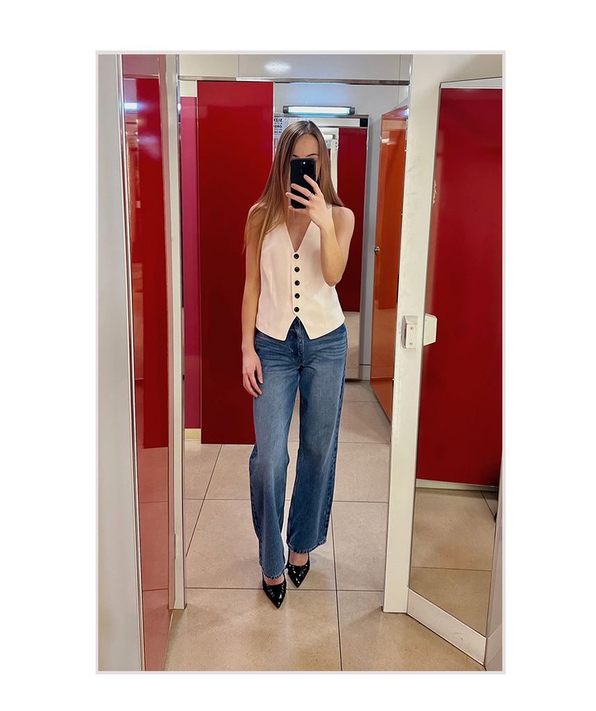 I tried on River Island's straight-leg jeans in size 8R