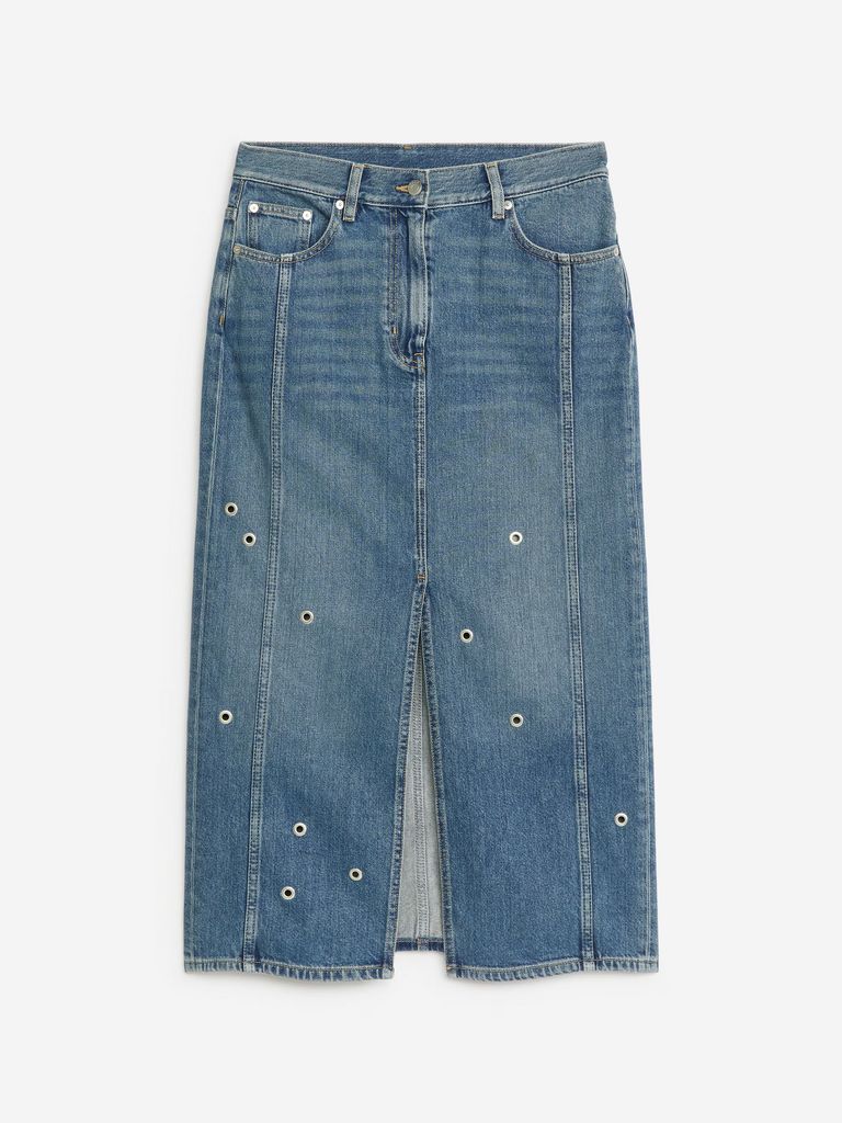 tembakan produk rok denim lubang