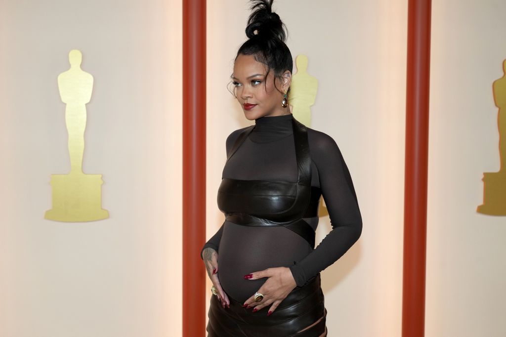 Rihanna at the Grammy's cradling her bump