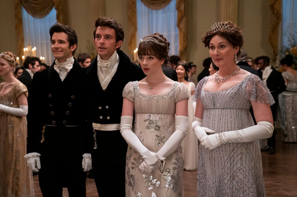 Luke Thompson as Benedict Bridgerton, Jonathan Bailey as Anthony Bridgerton, Claudia Jessie as Eloise Bridgerton, Ruth Gemmell as Lady Violet Bridgerton in Bridgerton