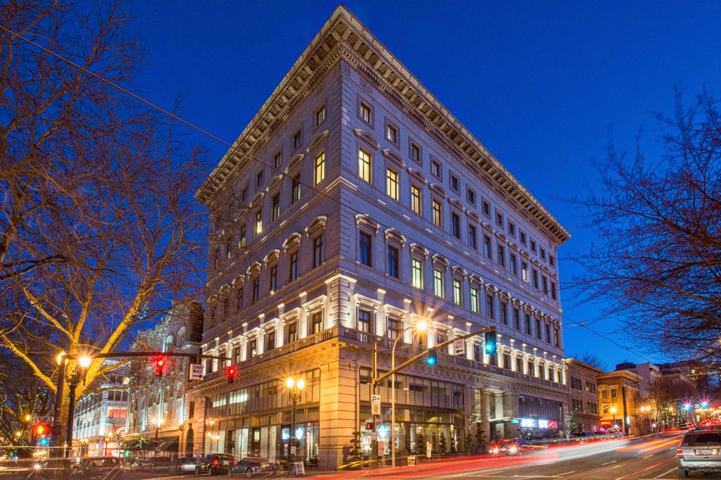 The Sentinel Hotel is situated in downtown Portland, Oregon