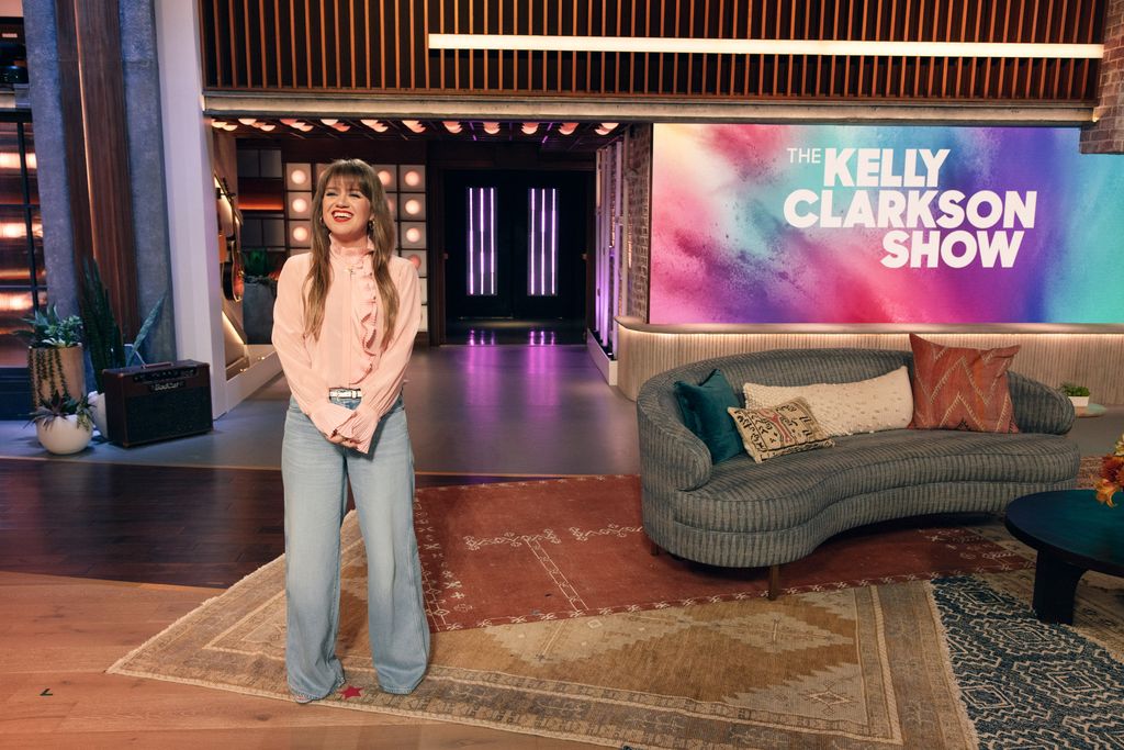 Kelly Clarkson in The Kelly Clarkson Show studios