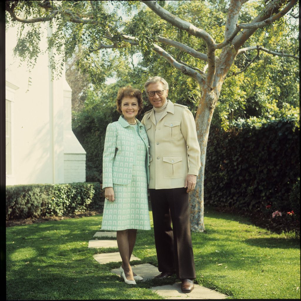 PASSWORD - Ludden At Home Layout - Shoot Date: February 14, 1972. (Photo by ABC Photo Archives/Disney General Entertainment Content via Getty Images)
ALLEN LUDDEN WITH WIFE BETTY WHITE