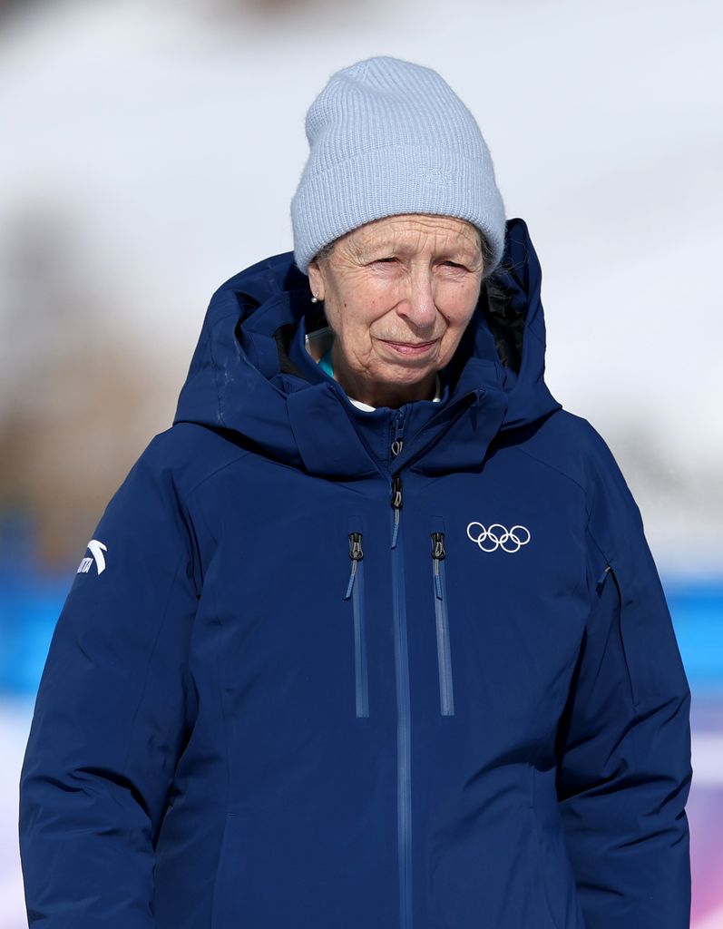 La princesse Anne dans un bonnet aux Jeux olympiques