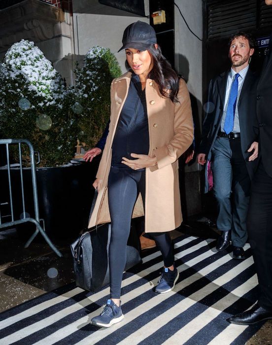 meghan travel outfit