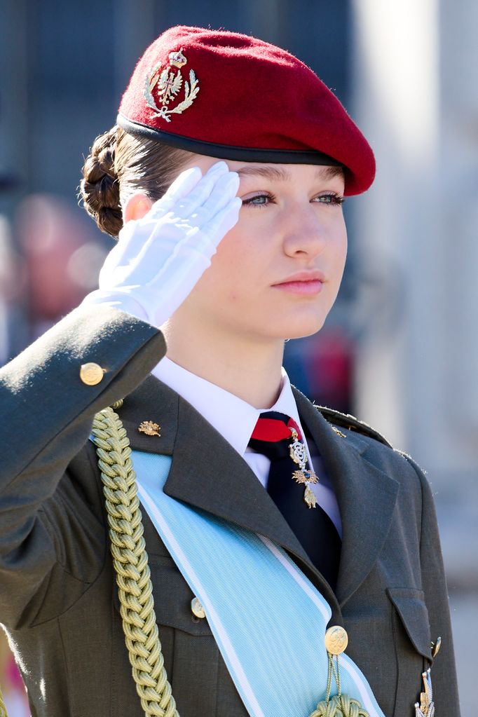 Crown Princess Leonor saluting