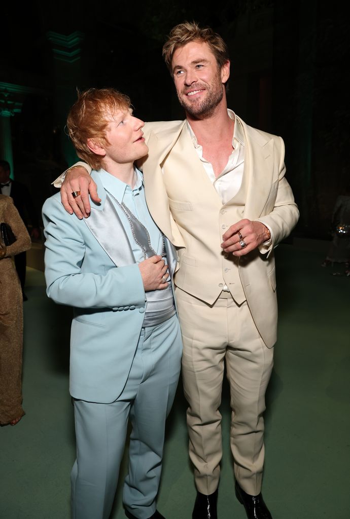 chris hemsworth ed sheeran hugging