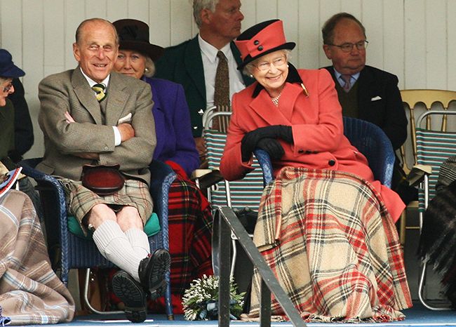 queen prince philip laughing braemar games