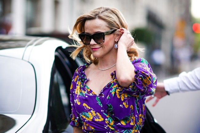 reese witherspoon purple dress sunglasses
