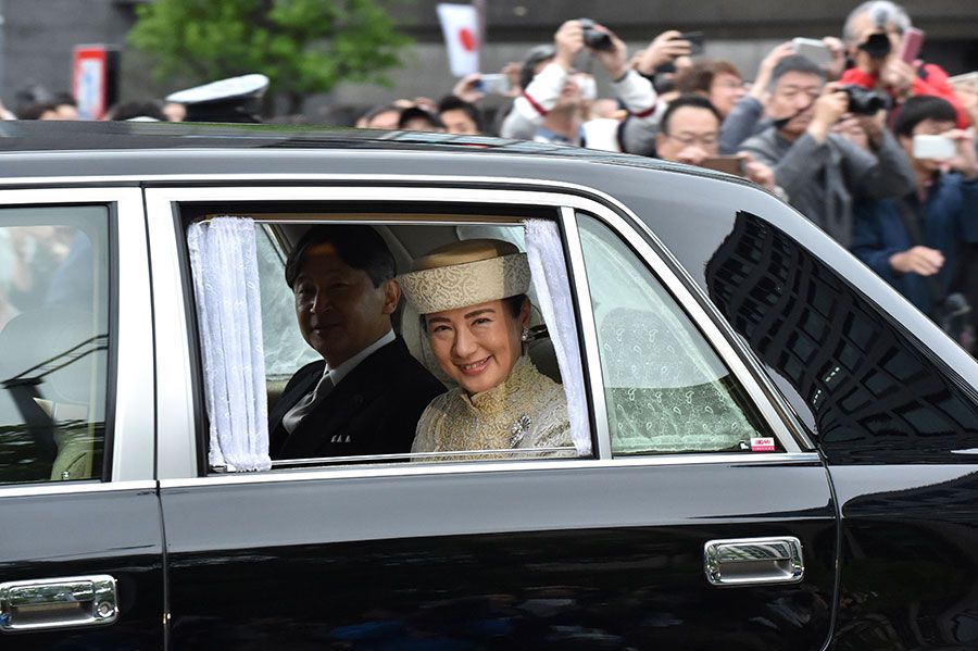 Crown Prince Naruhito arrives imperial palace