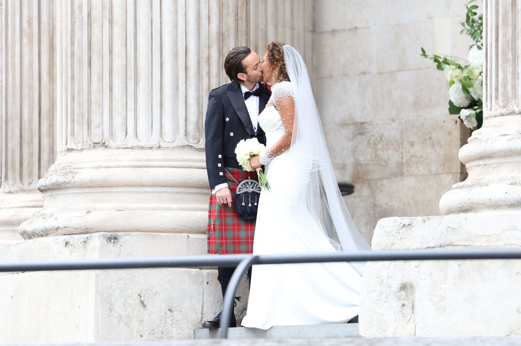 Melanie B in bridal gown kissing husband in kilt