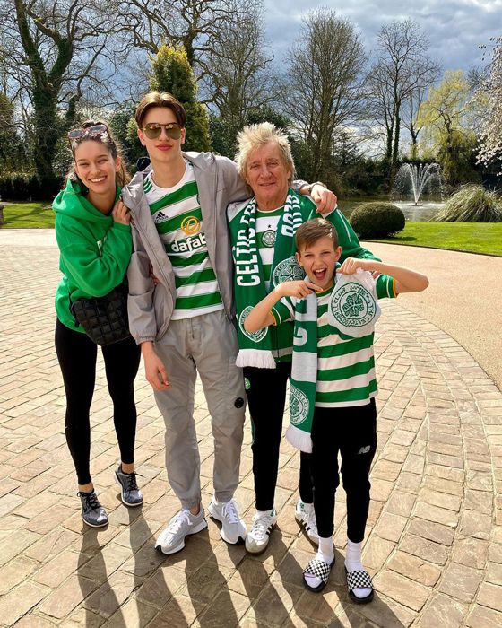 rod stewart and his children standing outside in football kits