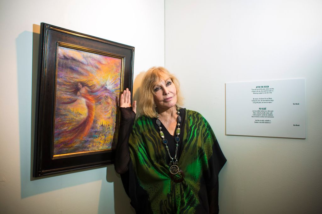 Kim Novak poses with her painting at a photocall during the Febiofest Prague International Film Festival on March 20, 2015 in Prague, Czech Republic