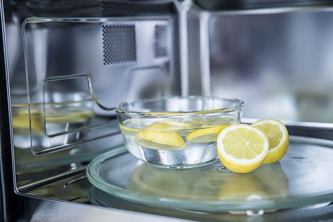 Cleaning microwave lemons