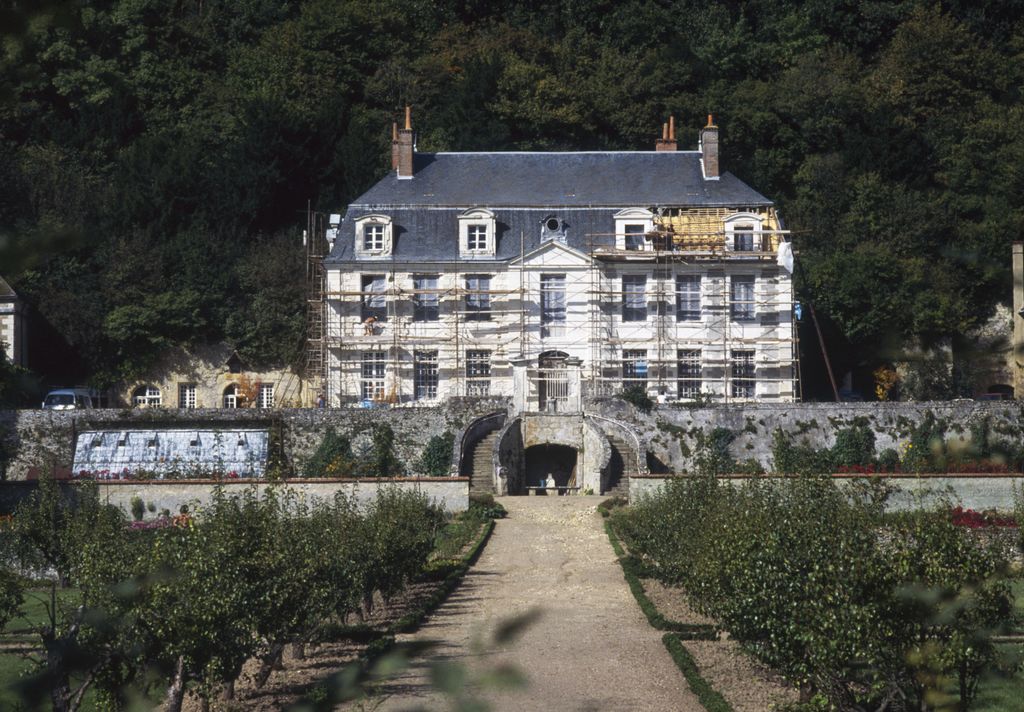 La Fourchette, the 17th century castle in the Loire Valley, France, owned by Rolling Stones singer Mick Jagger, October 1983. (Photo by Dave Hogan/Hulton Archive/Getty Images)