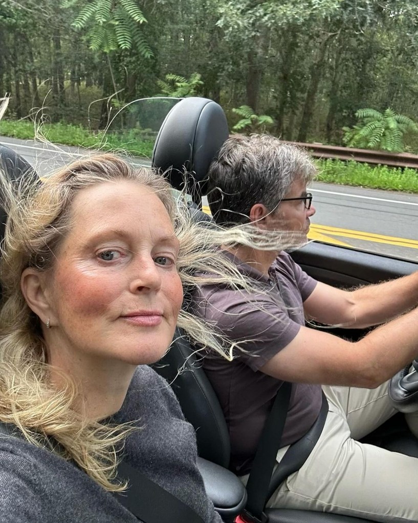 Foto compartilhada por Ali Wentworth no Instagram em agosto de 2024 com seu marido George Stephanopoulos depois de deixar sua filha Harper em seu segundo ano na Universidade Vanderbilt