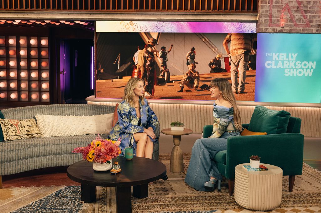 kelly clarkson and emily blunt on the kelly clarkson show
