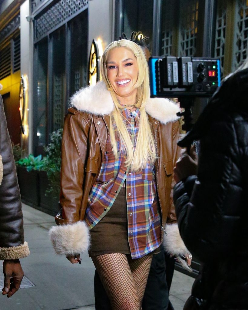 American singer-songwriter and fashion designer Gwen Stefani turned heads in a stylish brown outfit as she was spotted filming in New York City.