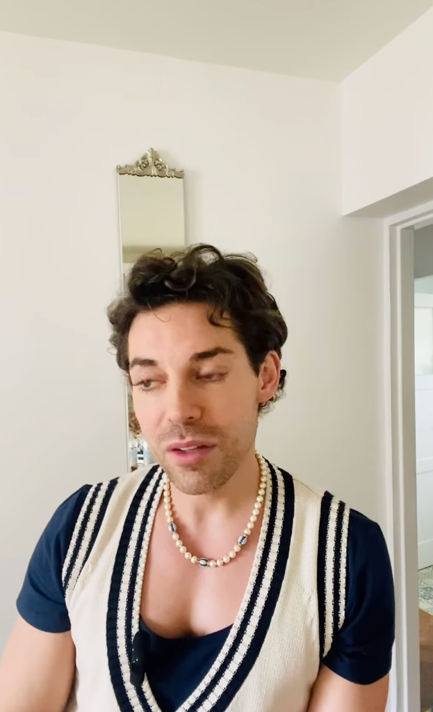 A mirror can be seen behind Tom