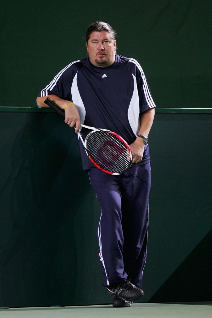 Peter Lundgren holding a tennis racquet