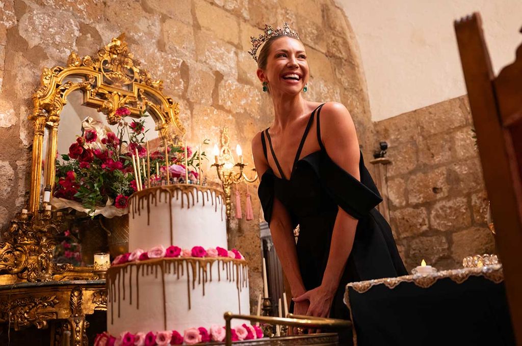 Stasi Schroeder a Vanderpump Villa con ropa negra