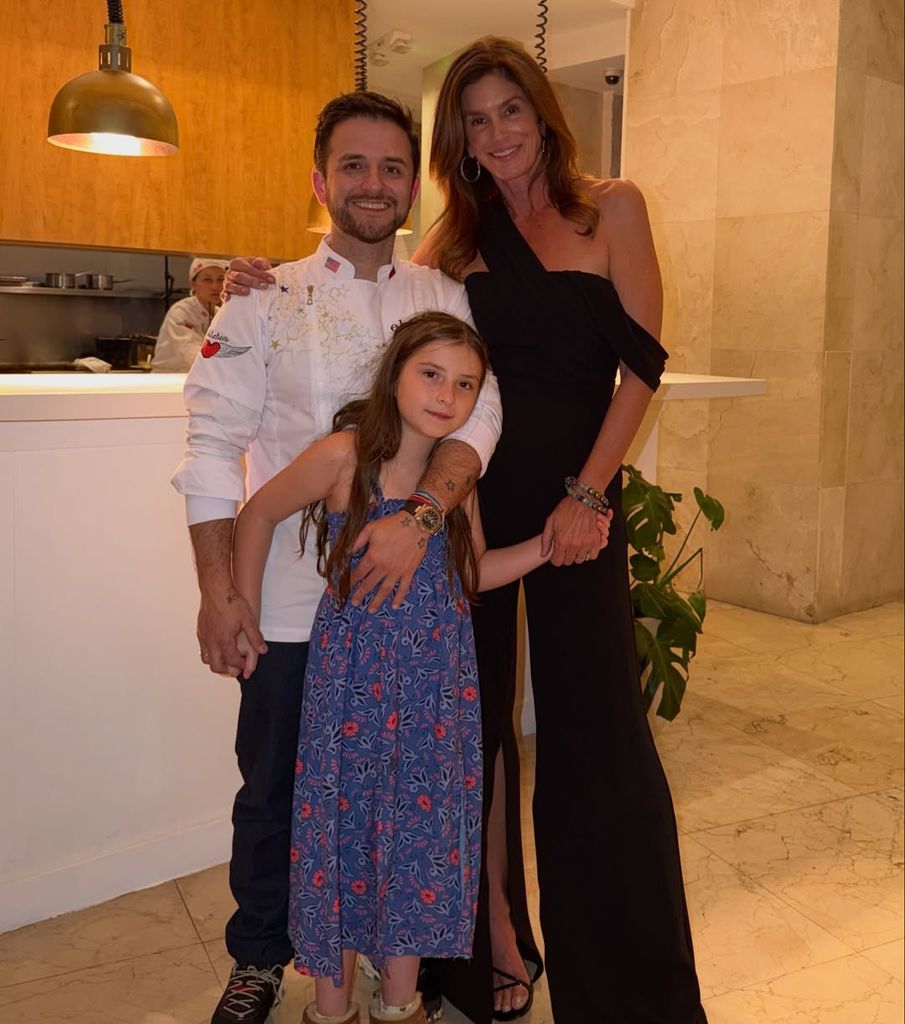 Cindy Crawford déclare que « 60 ans est le nouveau 60 ans » en partageant de superbes photos d'anniversaire 2 Cindy a célébré avec un dîner à Miami