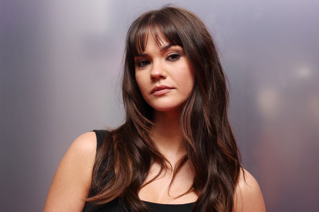 Maia Mitchell assiste au lancement de Loveshine Factory d'YSL