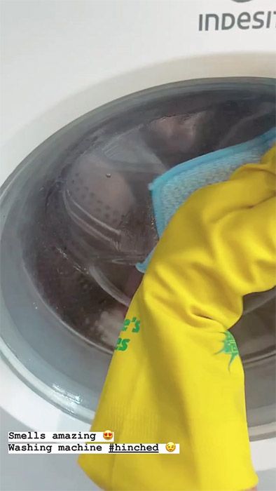 Mrs Hinch washing machine clean