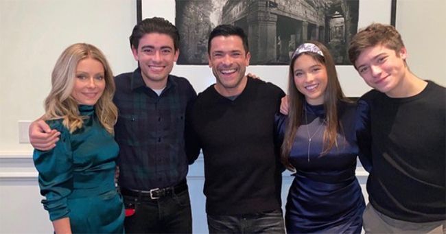 kelly ripa with family thanksgiving