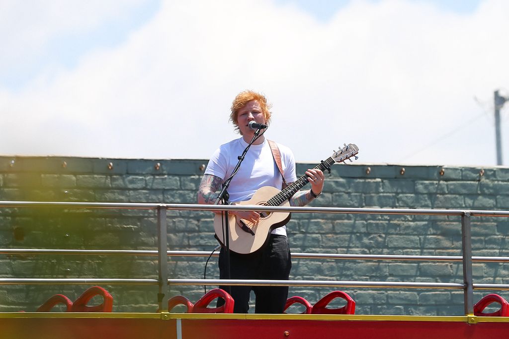 ed sheeran performing la