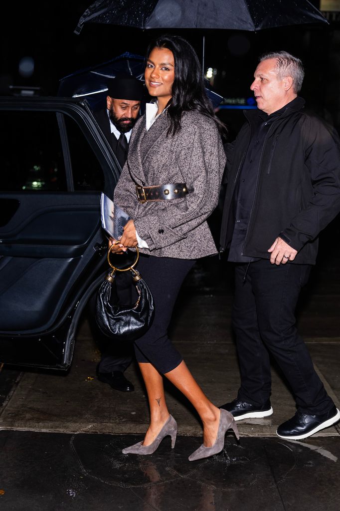 simone ashley in capri pants