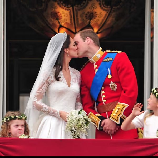 princess kate prince william public kiss on the balcony of Buckingham Palace