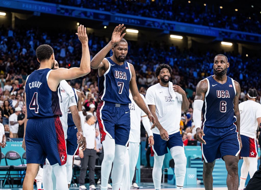 Stephen Curry, Kevin Durant and LeBron James (L-R)  of USA celebrates victory in the group stage match between Serbia and USA