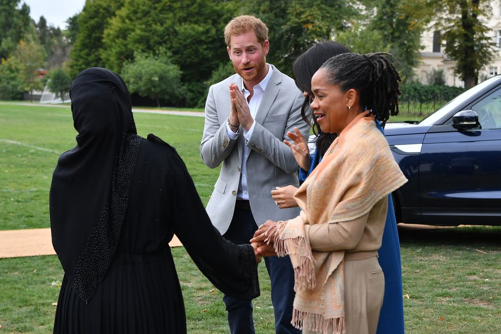 Le lancement du livre de recettes a eu lieu au palais de Kensington en présence du prince Harry et de Doria Ragland.