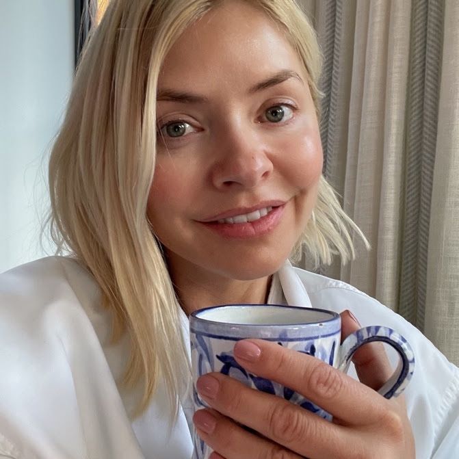 holly willoughby short hair
