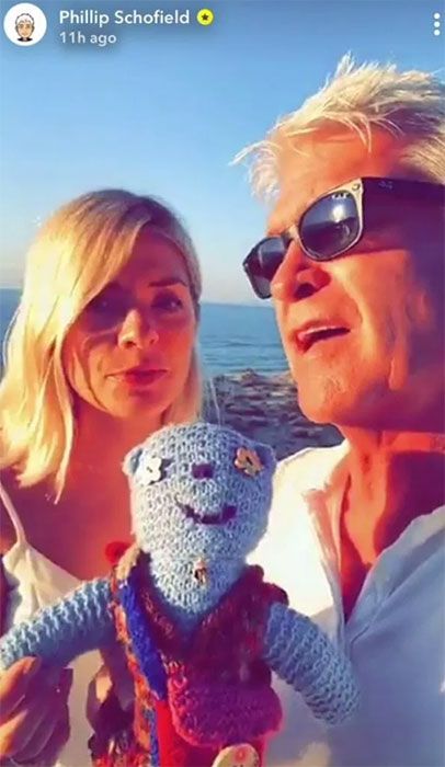 holly willoughby holiday phillip schofield