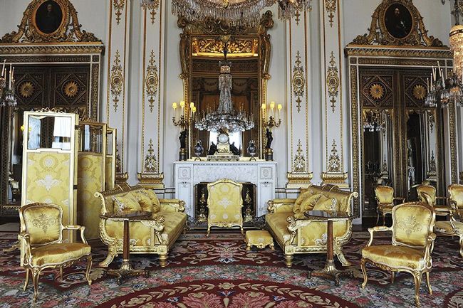 the queen white drawing room buckingham palace