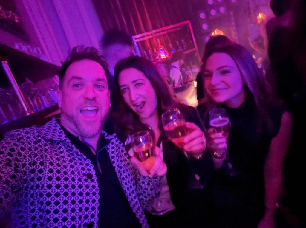 Dans les coulisses de l'after party des BRITs - avec Dua Lipa, Rosé et les frères Gallagher 1 George, Laura et Lucy de HELLO! ont assisté à l'after-party musicale de Warner