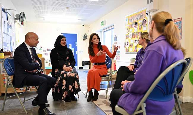 Princess of Wales speaks to Foxcubs nursery staff