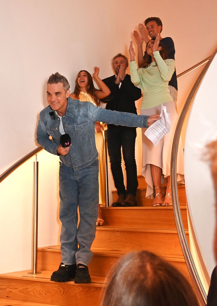Robbie gave a hilarious speech before unveiling his art to guests