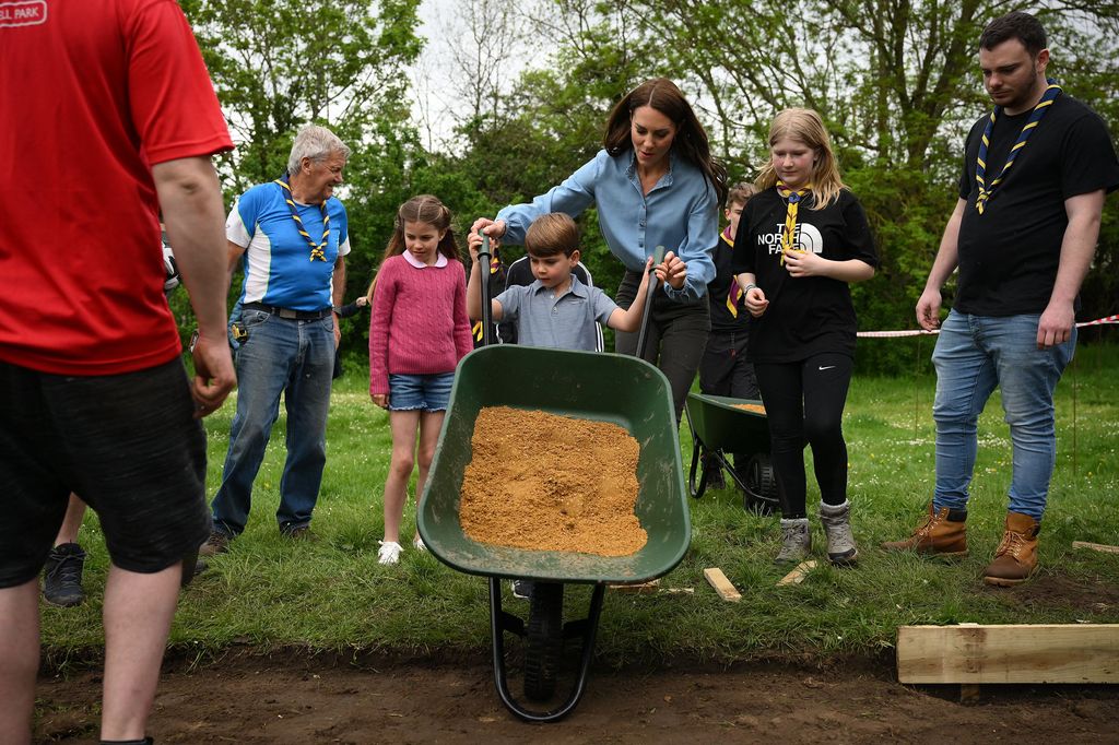 Princess Kate gave Louis a helping hand