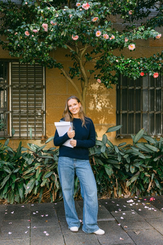 Princess Ingrid Alexandra with folders at Sydney University