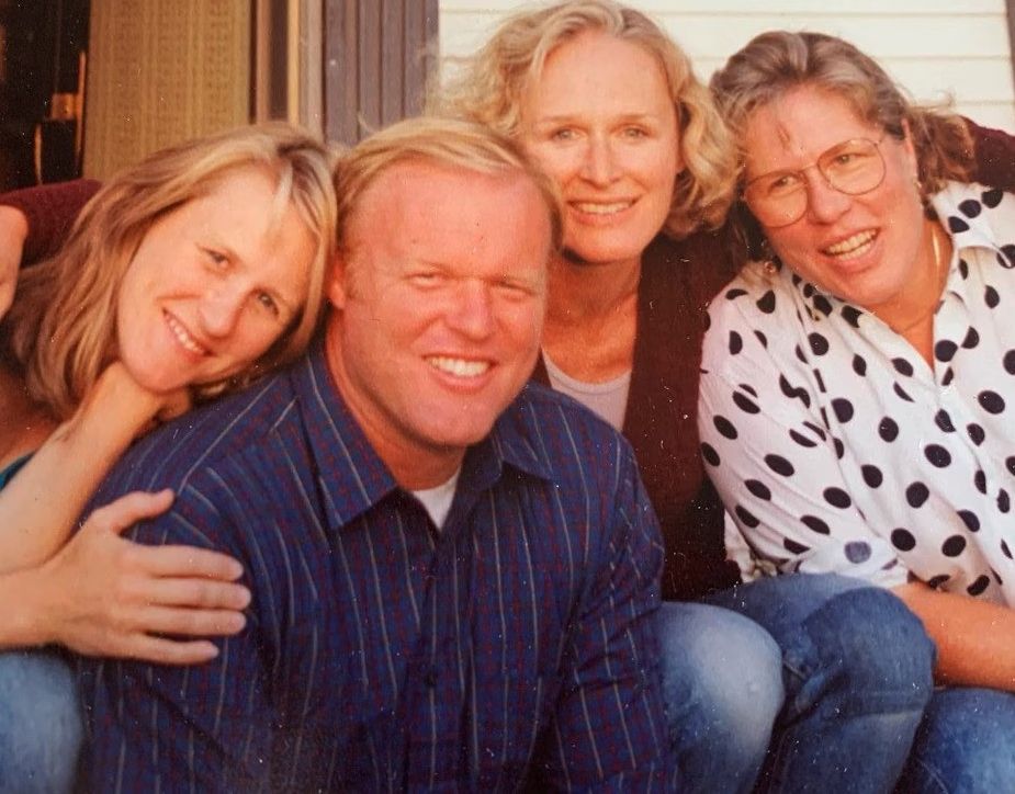 photo of glenn close with her siblings