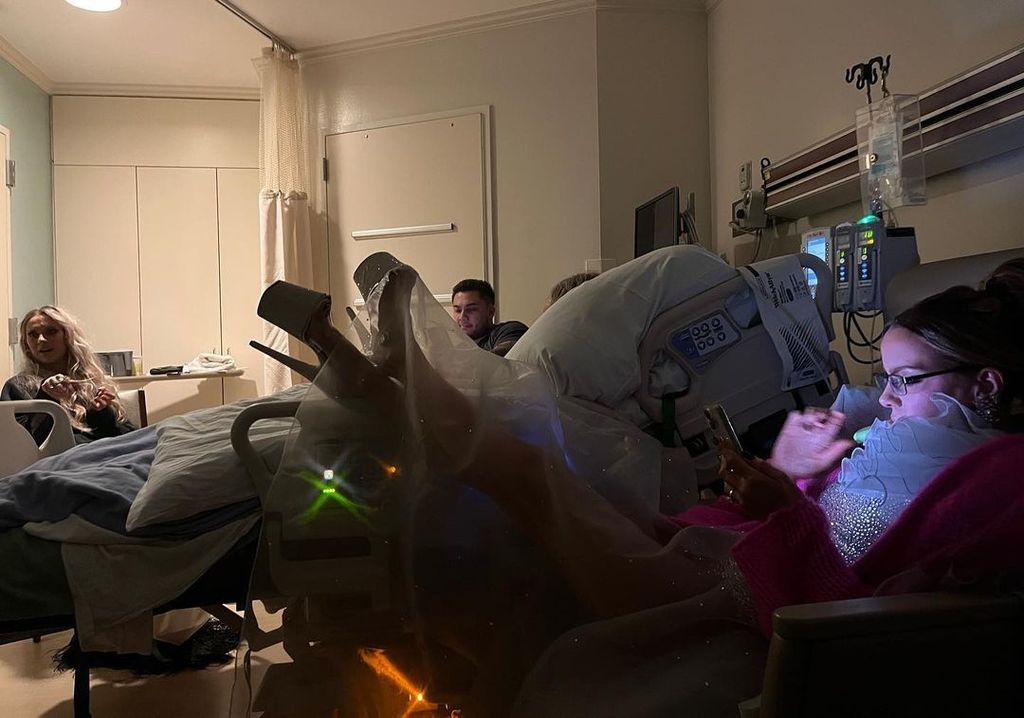 kate beckinsale in hospital wearing golden globes 2024 dress