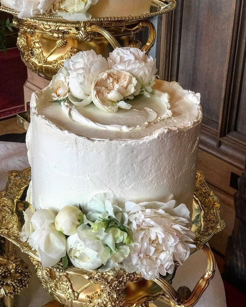 one tier of meghan's cake with flowers on