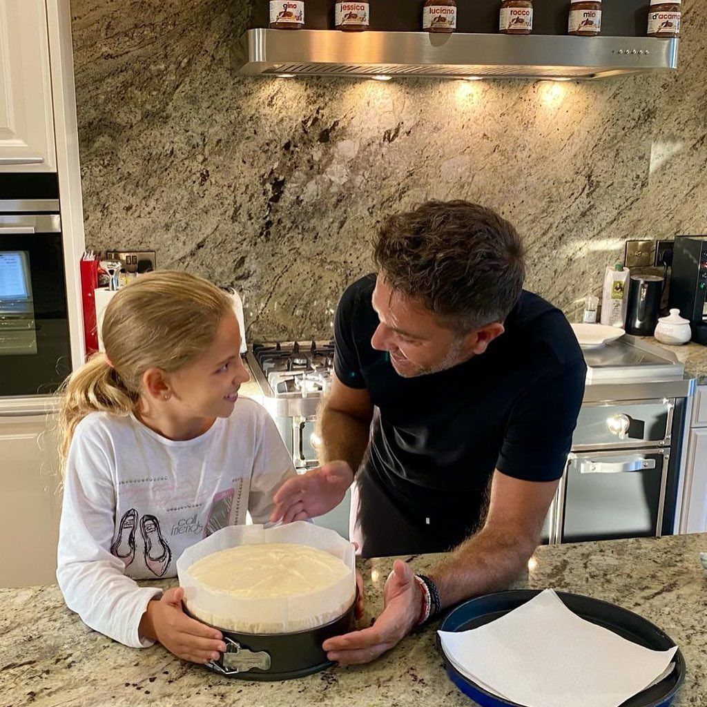 Gino baking with Mia 