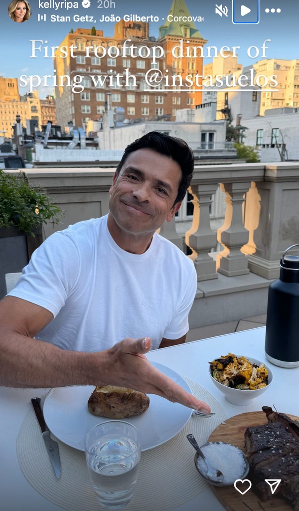 Kelly Ripa shared a new photo from her NYC rooftop