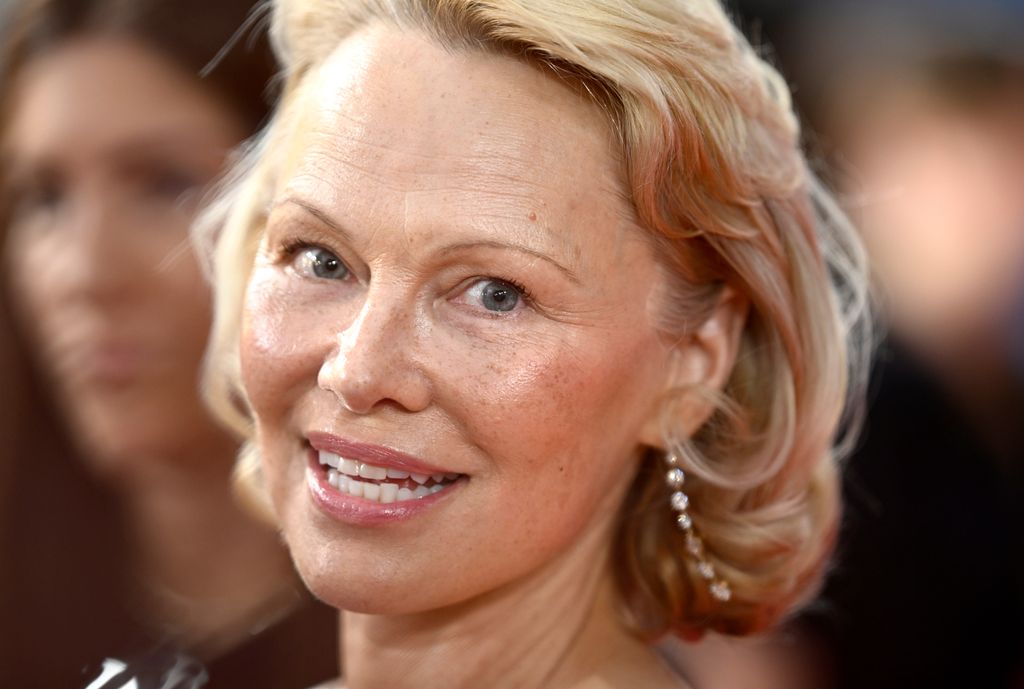 Pamela Anderson est présente "Le pistolet nu" Première au Royaume-Uni au Cineworld Leicester Square le 22 juillet 2025 à Londres, Angleterre. 